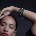 Load image into Gallery viewer, Captured Pearls Bracelet