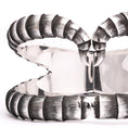 Load image into Gallery viewer, Sting Bracelet